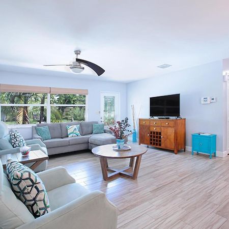 Beautiful Home With Pool And Outdoor Space ウェストパームビーチ エクステリア 写真